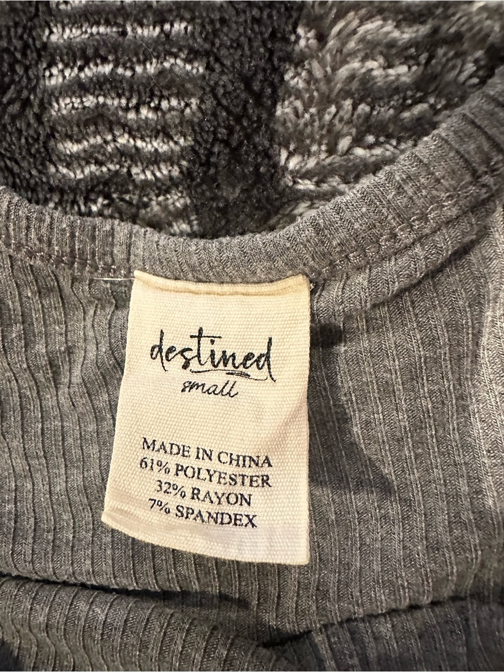 Brandy Melville Heather Gray Ribbed V-Neck Cropped Cami - Picture 3 of 3